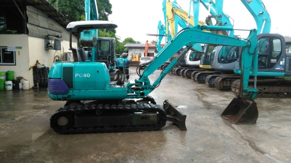 ขายKOMATSU PC  40-7  มาใหม่...เก่าญี่ปุ่น...สภาพดี...เดิมๆๆ....เครื่องปั๊มดี....ระบบคล่อง...สนใจโทร  089-3818694  ดวงนภา