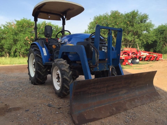 รถแทรกเตอร์ NEW HOLLAND พร้อมอุปกรณ์ 3 ชิ้น รถแทรกเตอร์ NEW HOLLAND พร้อมอุปกรณ์ 3 ชิ้น