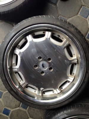 ขายล้อแม็กซ์โตๆ ขนาด 20" เอาไปล้างสะหน่อย โครเมี่ยมเงาวับจนแสบตาเลย สภาพดีไม่คดไม่ดุ้ง ไม่แตก ล้อแม็กซ์นอก ใส่5รู (รูขนาดเดียวกันกับ Honda Accord) ขายพร้อมยาง สภาพใช้งานได้ ทั้งหมดราคา 16,500.-บาท สนใจอย่าช้า โทรมา