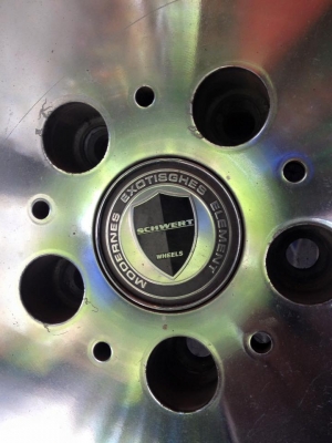 ขายล้อแม็กซ์โตๆ ขนาด 20" เอาไปล้างสะหน่อย โครเมี่ยมเงาวับจนแสบตาเลย สภาพดีไม่คดไม่ดุ้ง ไม่แตก ล้อแม็กซ์นอก ใส่5รู (รูขนาดเดียวกันกับ Honda Accord) ขายพร้อมยาง สภาพใช้งานได้ ทั้งหมดราคา 16,500.-บาท สนใจอย่าช้า โทรมา