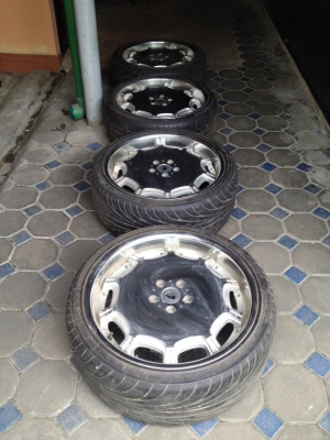 ขายล้อแม็กซ์โตๆ ขนาด 20" เอาไปล้างสะหน่อย โครเมี่ยมเงาวับจนแสบตาเลย สภาพดีไม่คดไม่ดุ้ง ไม่แตก ล้อแม็กซ์นอก ใส่5รู (รูขนาดเดียวกันกับ Honda Accord) ขายพร้อมยาง สภาพใช้งานได้ ทั้งหมดราคา 16,500.-บาท สนใจอย่าช้า โทรมา