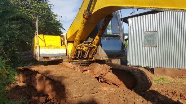 ขายรถขุดแบ็คโค200-3มาร์คทรี ไฟฟ้าตัดทำงานเร็วเล่มทะเบียน ช่วงล่างดี ทำงานทุกวัน จัดไฟแนนซ์ได้