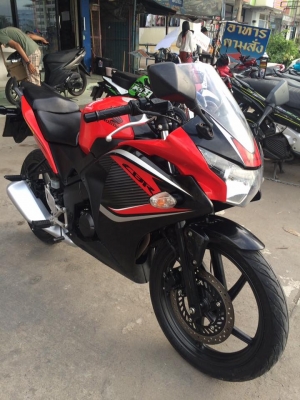 Honda CBR150i โฉมใหม่ล่าสุด รถปี 2558 รถ1ปี เครื่องดี ราคาเร้าๆเลยครับ