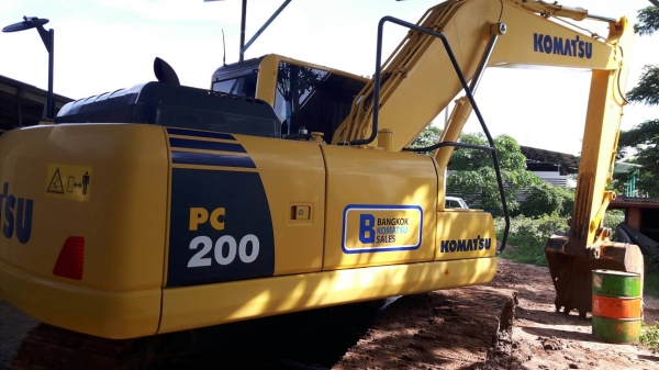 ขายด่วน!!KOMATSU PC200-8 5,000 ชั่วโมง สภาพสวยมากค่ะ ขายด่วน!!KOMATSU PC200-8 5,000 ชั่วโมง สภาพสวยมากค่ะ