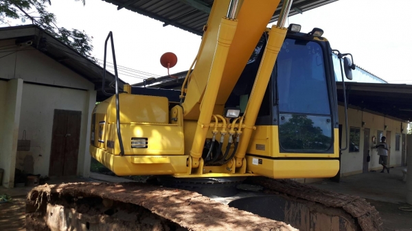 ขาย KOMATSU PC200-8 MO 5000 ชม สนใจติดต่อ 081-4283210 ขาย KOMATSU PC200-8 MO 5000 ชม สนใจติดต่อ 081-4283210
