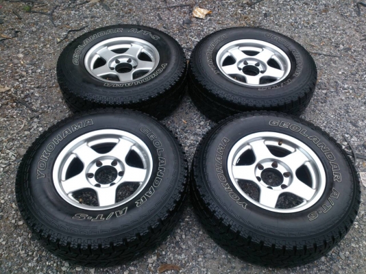 ขายแม็ก 6รูขอบ16 พร้อมยาง YOKOHAMA A/T-S 265/70R16 ยางปี13 ดอกยางหนาเต็มสดนิ่มไม่แตกลายไม่ร้าว สวยๆ จำนวน 1 ชุด ขายแม็ก 6รูขอบ16 พร้อมยาง YOKOHAMA A/T-S 265/70R16 ยางปี13 ดอกยางหนาเต็มสดนิ่มไม่แตกลายไม่ร้าว สวยๆ จำนวน 1 ชุด