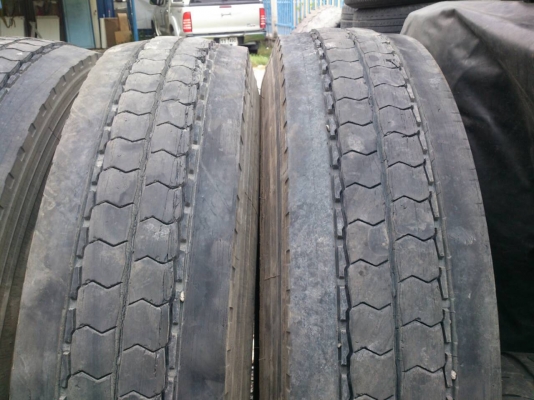 ขายยาง 900R20 พร้อมยางในยางรอง บริดสโตน 1 เส้น  มิชลิน 3 เส้น ยางปี15 สวยๆ จำนวน 4 ชุด