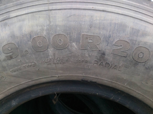 ขายยาง 900R20 พร้อมยางในยางรอง บริดสโตน 1 เส้น  มิชลิน 3 เส้น ยางปี15 สวยๆ จำนวน 4 ชุด