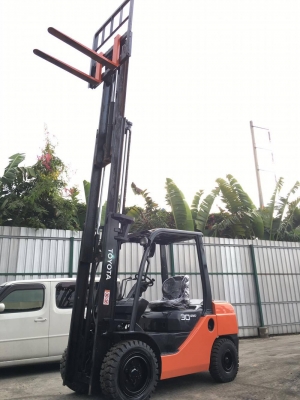 โฟล์คลิฟท์TOYOTA รุ่น 8 ยก3 ตัน สูง 4.7 เมตร เสาเข้าตู้ งาสไลด์ซ้าย ขวา ได้ เกียร์ออโต้ ดีเซลเครื่องเกียร์ดีมากๆๆ ติดตั้งงาเทแทนงาสไลด์ได้ ราคา 450,000 บาท 094-4267888 จะเด็ด