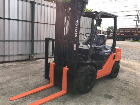 โฟล์คลิฟท์TOYOTA รุ่น 8 ยก3 ตัน สูง 4.7 เมตร เสาเข้าตู้ งาสไลด์ซ้าย ขวา ได้ เกียร์ออโต้ ดีเซลเครื่องเกียร์ดีมากๆๆ ติดตั้งงาเทแทนงาสไลด์ได้ ราคา 450,000 บาท 094-4267888 จะเด็ด