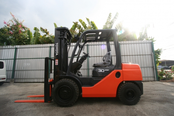 โฟล์คลิฟท์TOYOTA รุ่น 8 ยก3 ตัน สูง 4.7 เมตร เสาเข้าตู้ งาสไลด์ซ้าย ขวา ได้ เกียร์ออโต้ ดีเซลเครื่องเกียร์ดีมากๆๆ ติดตั้งงาเทแทนงาสไลด์ได้ ราคา 450,000 บาท 094-4267888 จะเด็ด