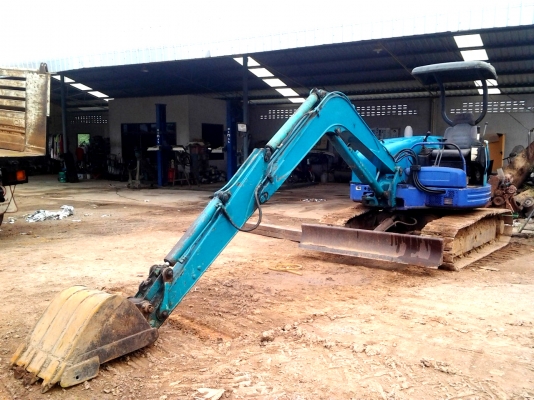 ขาย KOMATSU PC40FR-1 (เก่าไทยประมาณ 2 ปี) รถสภาพสวยมาก รถสภาพพร้อมใช้งาน (รถใช้งานไม่หนัก ใช้ขุดตอม่