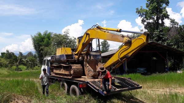 ขายรถแบ็คโฮ Komatsu PC 120 รุ่น 3 เครื่องเดิม ปั๊มเดิม โซ่ดี รอลเลอร์ 7 ลูก ไม่มีฝากระโปรง เอวแน่น เอกสารซื้อขาย ขายรถแบ็คโฮ Komatsu PC 120 รุ่น 3 เครื่องเดิม ปั๊มเดิม โซ่ดี รอลเลอร์ 7 ลูก ไม่มีฝากระโปรง เอวแน่น เอกสารซื้อขาย