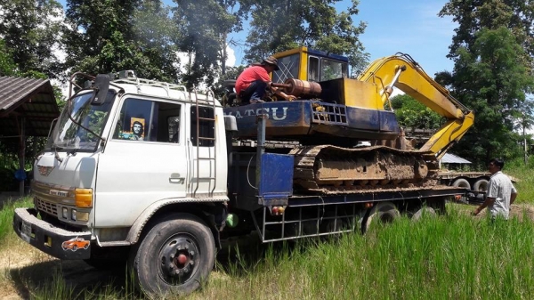 ขายรถแบ็คโฮ Komatsu PC 120 รุ่น 3 เครื่องเดิม ปั๊มเดิม โซ่ดี รอลเลอร์ 7 ลูก ไม่มีฝากระโปรง เอวแน่น เอกสารซื้อขาย ขายรถแบ็คโฮ Komatsu PC 120 รุ่น 3 เครื่องเดิม ปั๊มเดิม โซ่ดี รอลเลอร์ 7 ลูก ไม่มีฝากระโปรง เอวแน่น เอกสารซื้อขาย