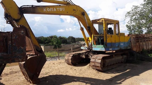 ขายรถแบ็คโฮ Komatsu PC 120 รุ่น 3 เครื่องเดิม ปั๊มเดิม โซ่ดี รอลเลอร์ 7 ลูก ไม่มีฝากระโปรง เอวแน่น เ