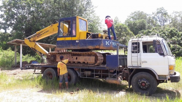 ขายรถแบ็คโฮ Komatsu PC 120 รุ่น 3 เครื่องเดิม ปั๊มเดิม โซ่ดี รอลเลอร์ 7 ลูก ไม่มีฝากระโปรง เอวแน่น เอกสารซื้อขาย ขายรถแบ็คโฮ Komatsu PC 120 รุ่น 3 เครื่องเดิม ปั๊มเดิม โซ่ดี รอลเลอร์ 7 ลูก ไม่มีฝากระโปรง เอวแน่น เอกสารซื้อขาย
