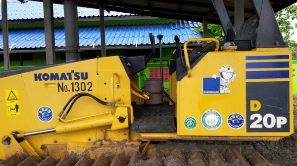 ขาย แทรคเตอร์ KOMATSU D20P-7E สภาพดี เครื่องดี  โซ่ดี  พร้อมใช้ สนใจโทร 089-3818694 ดวงนภา