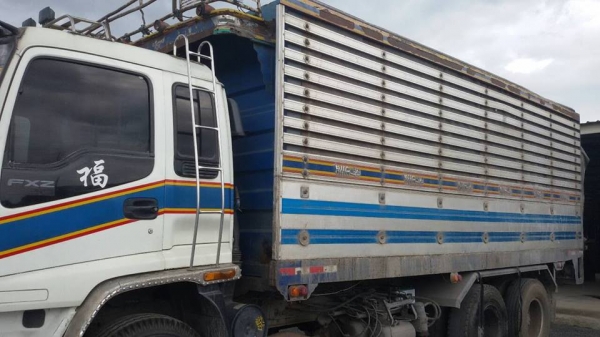 ขายรถ10ล้อ ดั้มเดก้า270 ปี47 ยูโรทู รถสวยสภาพดี รถบ้านใช้งานอยู่ เอกสารถูกต้อง เล่มทะเบียนพร้อมโอน ราคา1,400,000 สนใจโทร 090-8588220คุณนะ 093-3258446คุณบิว หรือเข้าดูสินค้าอื่นๆได้ที่ www.narong2truck.com หรือ www.truck.in.th/498 หรือเพจFacebook ณรงค์ ซื้