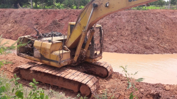 ขาย 495,000 CAT 320 V 1 เครื่องดี ปั้มแรง ไฟฟ้าตัด ช่วงล่างดี รถทำงานอยู่ 090-772-3710 090-772-3708 ขาย 495,000 CAT 320 V 1 เครื่องดี ปั้มแรง ไฟฟ้าตัด ช่วงล่างดี รถทำงานอยู่ 090-772-3710 090-772-3708