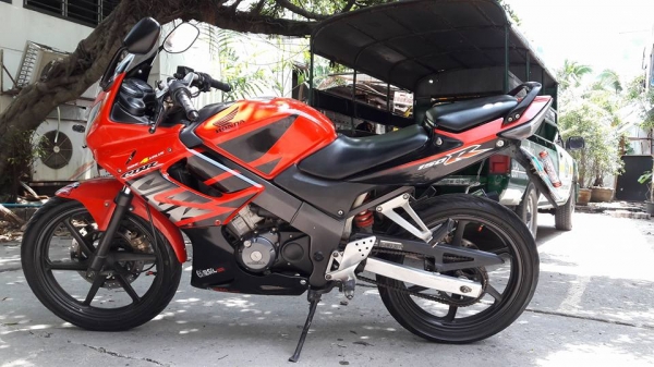 ขายลูกเดียวcbr150r คาบู กุญแจบน ปี2548 ทุบราคา