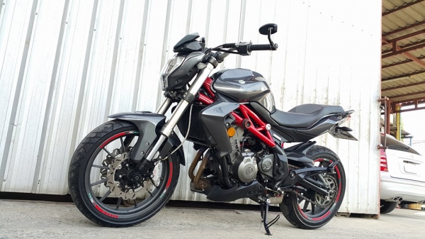 TNT300 2015 พร้อมใช้งาน วิ่ง8000 ไม่ล้มไม่ชนไม่แปะ สวย ราคาต่อรองได้ครับ