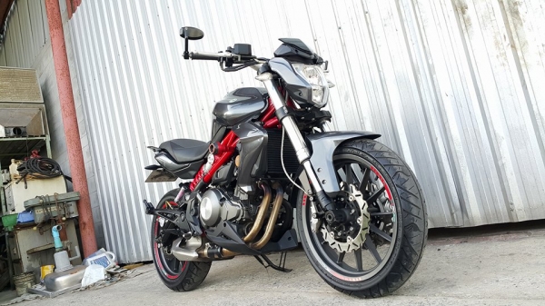 TNT300 2015 พร้อมใช้งาน วิ่ง8000 ไม่ล้มไม่ชนไม่แปะ สวย ราคาต่อรองได้ครับ