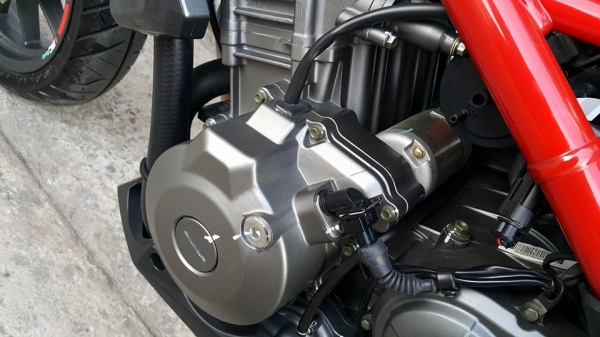 TNT300 2015 พร้อมใช้งาน วิ่ง8000 ไม่ล้มไม่ชนไม่แปะ สวย ราคาต่อรองได้ครับ