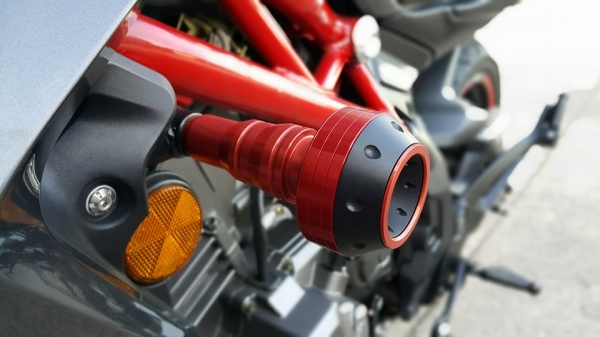 TNT300 2015 พร้อมใช้งาน วิ่ง8000 ไม่ล้มไม่ชนไม่แปะ สวย ราคาต่อรองได้ครับ