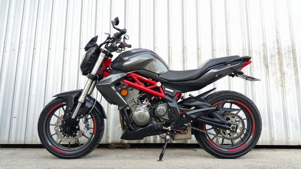 TNT300 2015 พร้อมใช้งาน วิ่ง8000 ไม่ล้มไม่ชนไม่แปะ สวย ราคาต่อรองได้ครับ