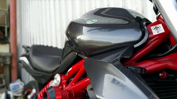 TNT300 2015 พร้อมใช้งาน วิ่ง8000 ไม่ล้มไม่ชนไม่แปะ สวย ราคาต่อรองได้ครับ