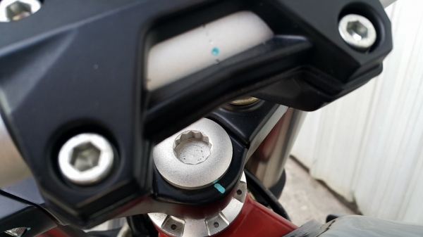 TNT300 2015 พร้อมใช้งาน วิ่ง8000 ไม่ล้มไม่ชนไม่แปะ สวย ราคาต่อรองได้ครับ