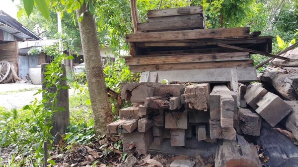 ขายบ้านเรือนไทยครับ ขายบ้านเรือนไทยครับ