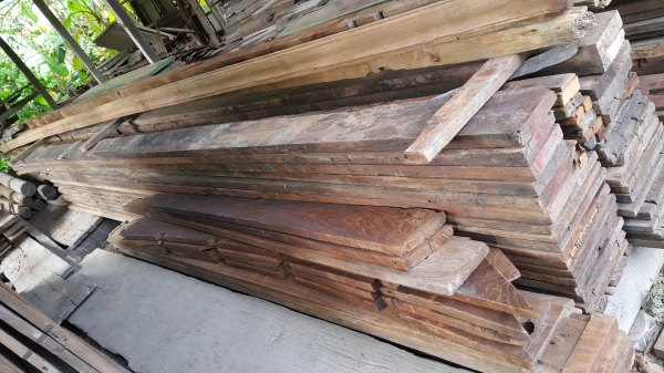 ขายบ้านเรือนไทยครับ ขายบ้านเรือนไทยครับ