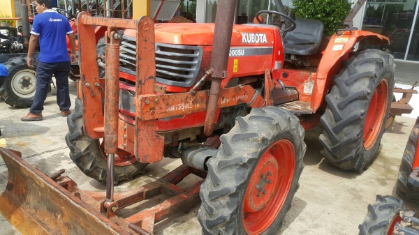ขายด่วน KUBOTA  M 5000 SU   ใช้ดีทุกระบบ พร้อม อุปกรณ์ดันหน้า ผาน 6 เดิมๆ.
