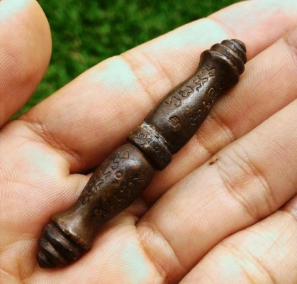 หลวงปู่สรวง ออยเตียนสลูน ตะกรุดสัตตโลหะ หลวงปู่เสกเดี่ยว ตอกโค๊ดยันต์ สวยคราบเก่าเก็บ