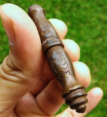 หลวงปู่สรวง ออยเตียนสลูน ตะกรุดสัตตโลหะ หลวงปู่เสกเดี่ยว ตอกโค๊ดยันต์ สวยคราบเก่าเก็บ