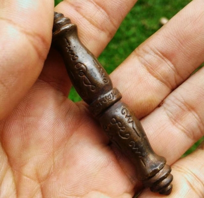 หลวงปู่สรวง ออยเตียนสลูน ตะกรุดสัตตโลหะ หลวงปู่เสกเดี่ยว ตอกโค๊ดยันต์ สวยคราบเก่าเก็บ