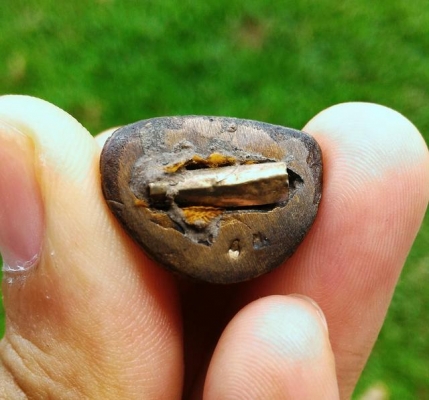 หลวงปู่สรวง ออยเตียนสลูน ลอยองค์ เนื้อสัตตะโลหะ ฝังตะกรุดและจีวร ตอกโค๊ด 2จุด วัดทุ่งเขมร หลวงปู่เสกเดี่ยว สวยคราบเก่าเก็บ