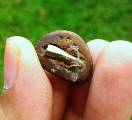 หลวงปู่สรวง ออยเตียนสลูน ลอยองค์ เนื้อสัตตะโลหะ ฝังตะกรุดและจีวร ตอกโค๊ด 2จุด วัดทุ่งเขมร หลวงปู่เสกเดี่ยว สวยคราบเก่าเก็บ