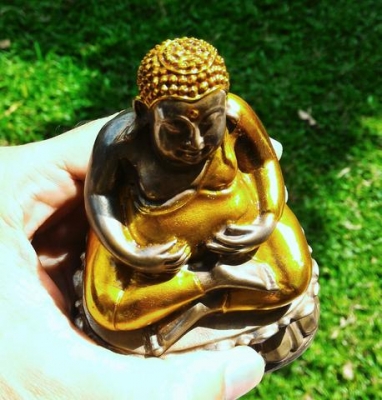 หลวงปู่ดู่ พรหมปัญโญ พระสังกัจจายน์ปี 2530 เนื้อทองเหลืองขัดเงา ตอกโค๊ดที่หลัง จานยันต์หลัง ใต้ฐานบรรจุจีวร ลูกแก้วจักรพรรดิ์ พระเหนือพรหม และแผ่นตะกรุดยันต์ ครบสูตร ขนาดหน้าตัก 3.5นิ้ว สูง 4นิ้ว สภาพสวยเก่าเก็บแบบนี้หายากแล้วครับ