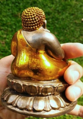 หลวงปู่ดู่ พรหมปัญโญ พระสังกัจจายน์ปี 2530 เนื้อทองเหลืองขัดเงา ตอกโค๊ดที่หลัง จานยันต์หลัง ใต้ฐานบรรจุจีวร ลูกแก้วจักรพรรดิ์ พระเหนือพรหม และแผ่นตะกรุดยันต์ ครบสูตร ขนาดหน้าตัก 3.5นิ้ว สูง 4นิ้ว สภาพสวยเก่าเก็บแบบนี้หายากแล้วครับ