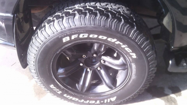 ขายยางบีเอฟ 265/70/17 ปี 12