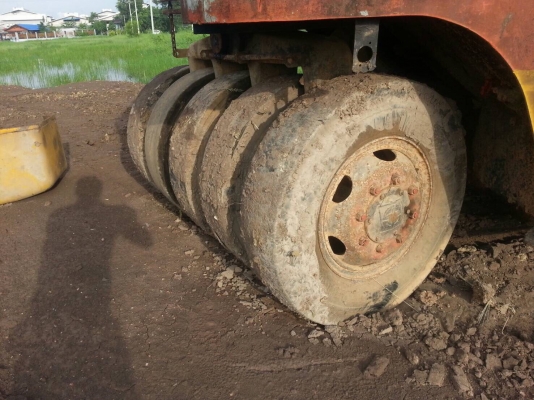 KAWASAKI รถบด - รถบด 11 ล้อ