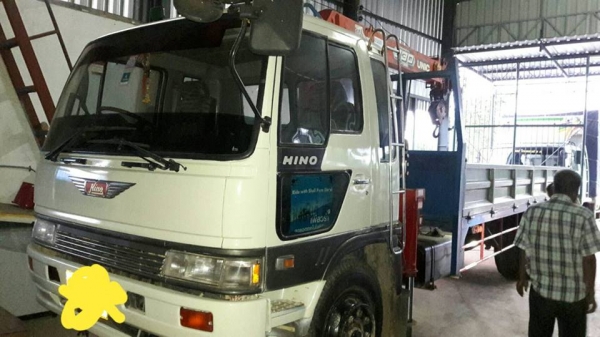 ขาย6ล้อเครน HINO FF3Hห้างแท้7.20เมตร เครนท้องV 3.3ตัน4ปอก สภาพพร้อมใช้งานเอกสารเล่มทะเบียนครบ แชชซีสวย