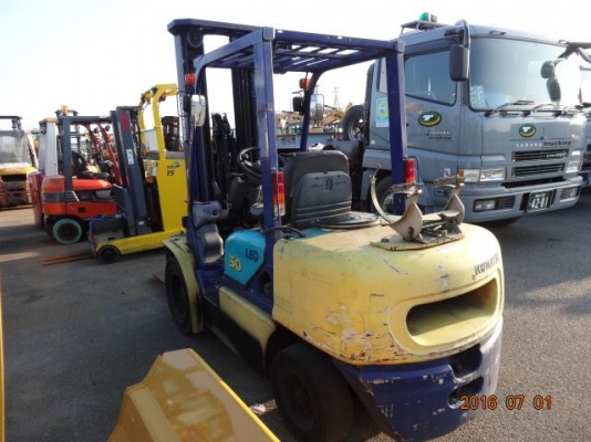 รถโฟล์คลิฟท์ KOMATSU รุ่น FG30HT-520568  นำเข้าจากประเทศญี่ปุ่น 100\% ไม่เคยใช้งานในประเทศไทย