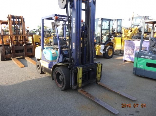 รถโฟล์คลิฟท์ KOMATSU รุ่น FG30HT-520568  นำเข้าจากประเทศญี่ปุ่น 100\% ไม่เคยใช้งานในประเทศไทย