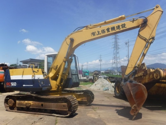 ขายรถขุดนำเข้าเก่าญี่ปุ่น komatsu pc120-5รถสวยเดิม รถถึงไทยเร็วๆนี้สนใจติดต่อสอบถาม 092-3309229 อี๊ด