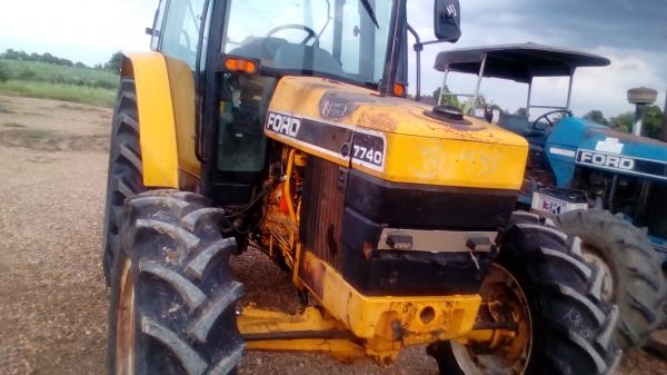 ขายรถไถFORDรุ่น7740คานหน้า NEWHOLLAND รถเก่านอกยังไม่เคยใช้งานในไทยเอกสารอินวอย