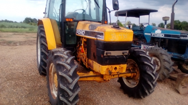 ขายรถไถFORDรุ่น7740คานหน้า NEWHOLLAND รถเก่านอกยังไม่เคยใช้งานในไทยเอกสารอินวอย