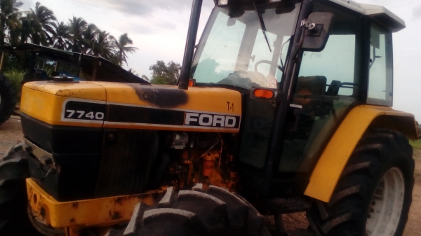 ขายรถไถFORDรุ่น7740คานหน้า NEWHOLLAND รถเก่านอกยังไม่เคยใช้งานในไทยเอกสารอินวอย